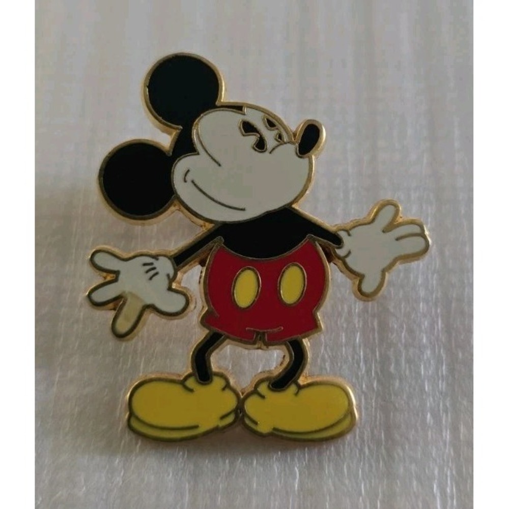 Disney Classic "Pie-eyed" Mickey Mouse Pin 2008